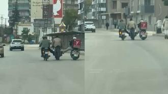 Benzini biten motosikleti ayaklar ile ittiler