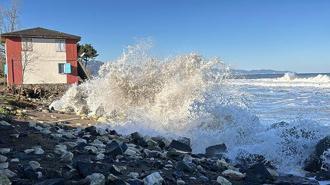 Ordu’da fırtına; dalga boyu 5 metreye ulaştı