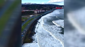 Rize'de fırtına; dalgalar sahil yoluna ulaştı