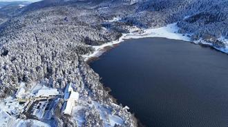 Karla kaplı Abant'ta eşsiz manzara