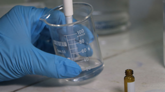 'Sahte içkiyi ayırt etmek için sanal medyada yapılan mavi ışık deneylerine kanmayın'