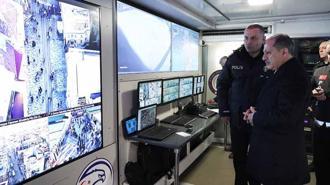 İstanbul İl Emniyet Müdürü Yıldız, Taksim Meydanı'nda yılbaşı için alınan tedbirleri denetledi