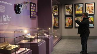 Ferdi Tayfur, ölümünün birinci yıl dönümünde doğduğu kentte anıldı