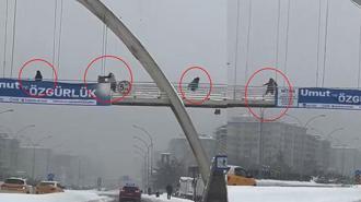 Üst geçitte kar topu atan çocukları yumruklayıp, yerde tekmeledi