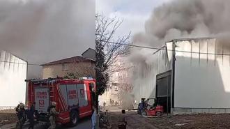 Esenyurt'ta depoda çıkan yangın söndürüldü