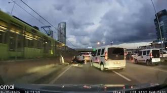 Çarptığı yaralı kadına yardım etmek yerine aracını kontrol etti