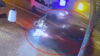 Otomobil ile motosikletin çarpıştığı kaza kamerada: 2 yaralı