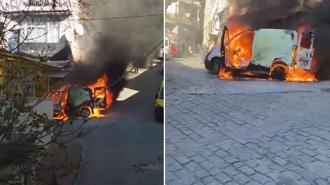 Beyoğlu'nda hafif ticari araç alev alev yandı