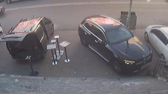 Ümraniye'de fren yerine gaza basan sürücü park halindeki otomobile çarptı; kaza kamerada