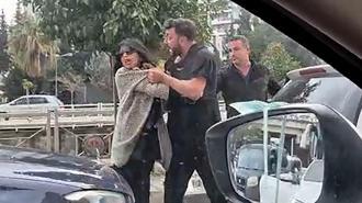 Boşanma aşamasındaki eşini trafikte darbedip, aracına çarptı