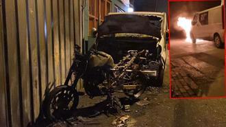 Fatih’te motosiklette çıkan yangın minibüse sıçradı