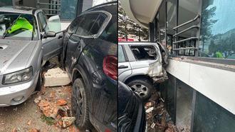 Beşiktaş’ta fren yerine gaza bastı; önce araçlara ardından binaya çarptı