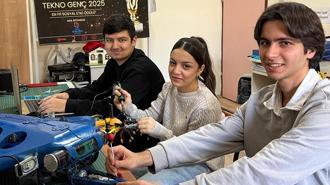 Sevgi Evi'nde yaptıkları su altı aracıyla TEKNOFEST'te ödül aldılar