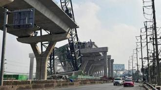 Tayland'da inşaat vinci yola devrildi: 2 ölü, 5 yaralı