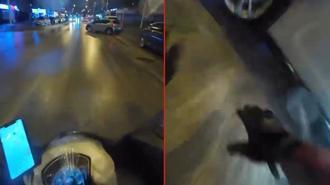 Motosikletin aniden yola çıkan cipe çarptığı kaza kask kamerasında