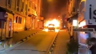 Fatih'te park halindeki hafif ticari araç alev alev yandı