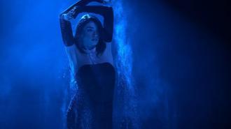 Ebru Gündeş, İnci Taneleri için söyledi