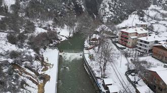 Ulukaya Kanyonu ve Şelalesi'nde kar manzarası