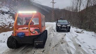 Yalova'da yüksek kesimlerde kar esareti: Mahsur kalan 35 kişiyi AFAD kurtardı