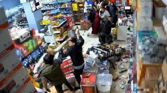 Marketçi, husumetli akrabaları tarafından darbedildi