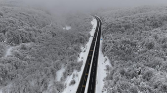 Karla kaplı Bolu Dağı dronla görüntülendi