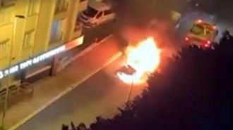 Esenyurt'ta park halindeki otomobil alev alev yandı