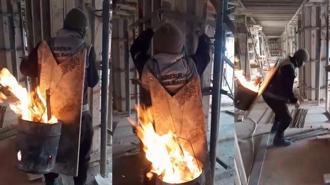 Dondurucu soğukta içerisinde ateş yanan tenekeyi sırtına alıp çalıştı