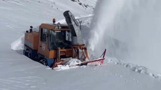 Türkiye’nin en yüksek rakımlı mahallesinin yolu ulaşıma açıldı