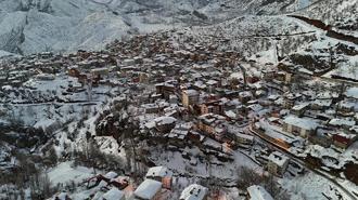 Beyaza bürünen Beytüşşebap, dron ile görüntülendi