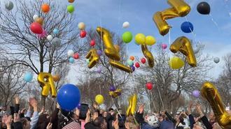 Esenyurt'ta SMA hastası Asaf'ın tedavi ücretinin tamamlanması balon uçurarak kutlandı