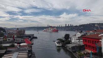 'Yıldırım' derin deniz sondaj gemisi İstanbul Boğazı'ndan geçti