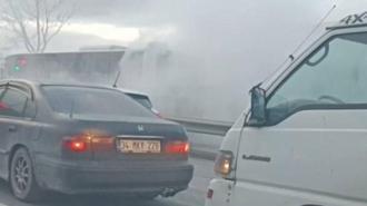 Arnavutköy'de İETT otobüsünde çıkan yangın söndürüldü