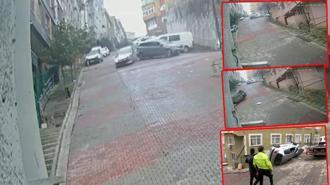 Kağıthane'de 2 araca ve doğalgaz kutusuna çarparak takla atan otomobil kamerada