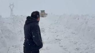 Karla mücadele ekiplerinin zorlu mesaisi