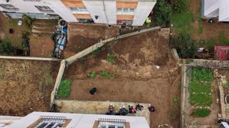 Adana'da sağanak hayatı olumsuz etkiledi; istinat duvarı yıkıldı, mezarlıklar su altında kaldı