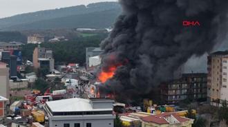 Ataşehir'de 4 katlı iş yerinde yangın