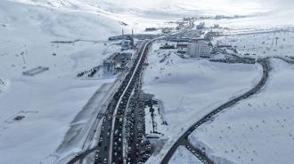 Erciyes Kayak Merkezi’nde sömestirin son gününde trafik yoğunluğu