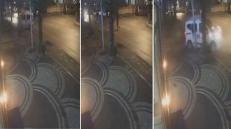 Hafif ticari aracın çarptığı yaya öldü; kaza kamerada