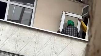 Esenyurt'ta binaya giren 2 kişi kapı ve pencereleri çaldı