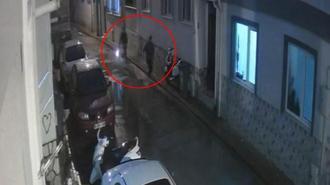 Bursa’da kurusıkı tabancayla rastgele ateş açan şüpheliler kamerada