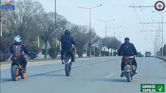 Trafikte akrobatik hareket yapan motosikletli gruba ceza