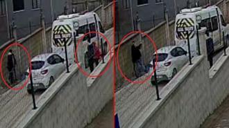 Öğrencilerin gözü önünde yumruk yumruğa kavga