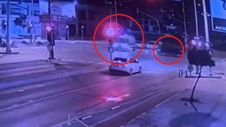 Hasta taşıyan ambulansa cipin çarptığı kaza kamerada; 5 yaralı