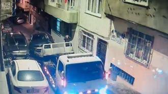 Esenler’de otomobilin yüklendiği çekici yokuştan kayıp 13 araca çarptı