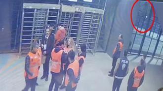 Kocaelispor-Beşiktaş maçında taraftarın tribünden düştüğü anlar kamerada