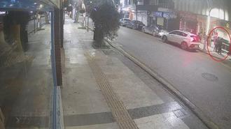 Kepenk kumandasını yedekledikleri kuyumcu dükkanına girip 1,5 kilo altını çaldılar