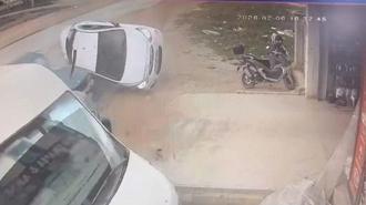 Çocuk sürücünün kullandığı otomobil, 3 araca çarpıp takla attı: 8 yaralı; kaza anı kamerada
