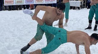 Kar üstünde Karakucak Güreşi heyecanı başladı