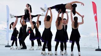 Çıldır Gölü'nde renkli 'Buz Şenliği'