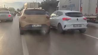 Otomobil sürücülerinin 'şerit' kavgası kask kamerasında